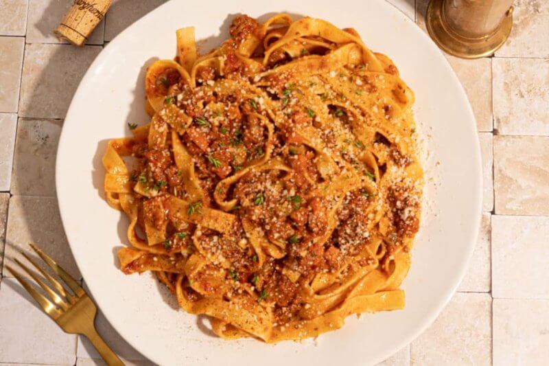 Блюдо Болоньи - Tagliatelle al ragù Тальятелле с болонским рагу — главное традиционное блюдо Болоньи