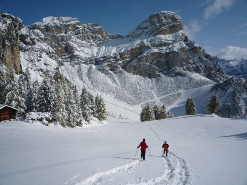 Corvara в Alta Badia зимой — центральная зона катания в Доломитах Corvara в Alta Badia зимой — горнолыжный курорт в Доломитах