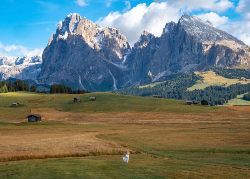 Альпийские луга плато Alpe di Siusi Плато Alpe di Siusi рядом с Валь-Гарденой
