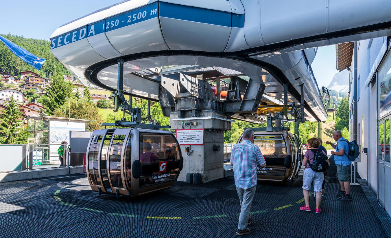 Канатная дорога на Сечеду из Ортезеи (Ortisei) &mdash; подъём на плато Seceda