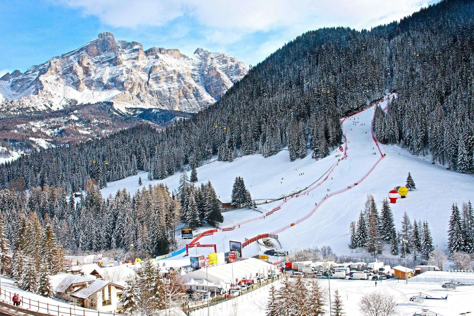La Villa — сбалансированный курорт Alta Badia La Villa в Alta Badia зимой — спокойный курорт для семейного отдыха