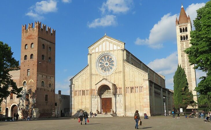 San Zeno — спокойный район Вероны у базилики Базилика San Zeno в спокойном районе Вероны