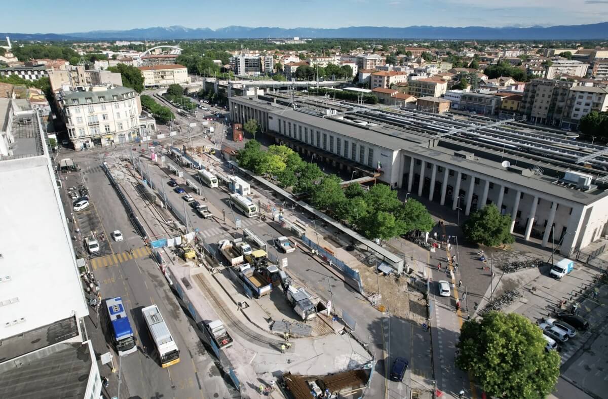 Район вокзала Padova Centrale в Падуе Железнодорожный вокзал Padova Centrale в Падуе